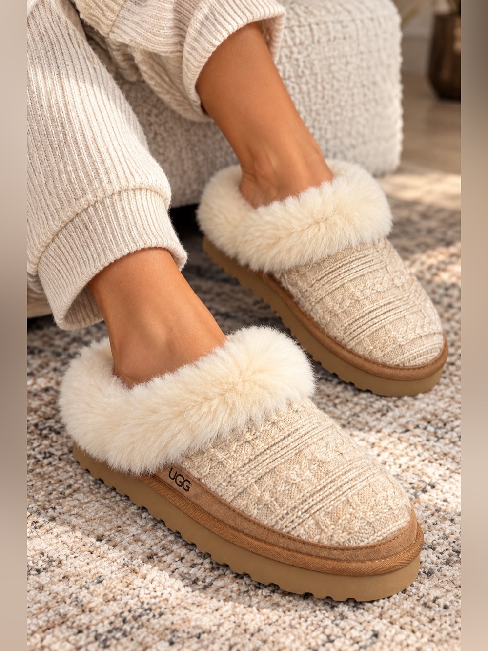 UGG Cluggette Genuine Shearling Lined Slippers Natural Chestnut Women’s Size 11